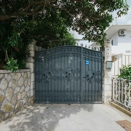 Mamma Mia Apartments-City Center Hvar Town Exterior photo
