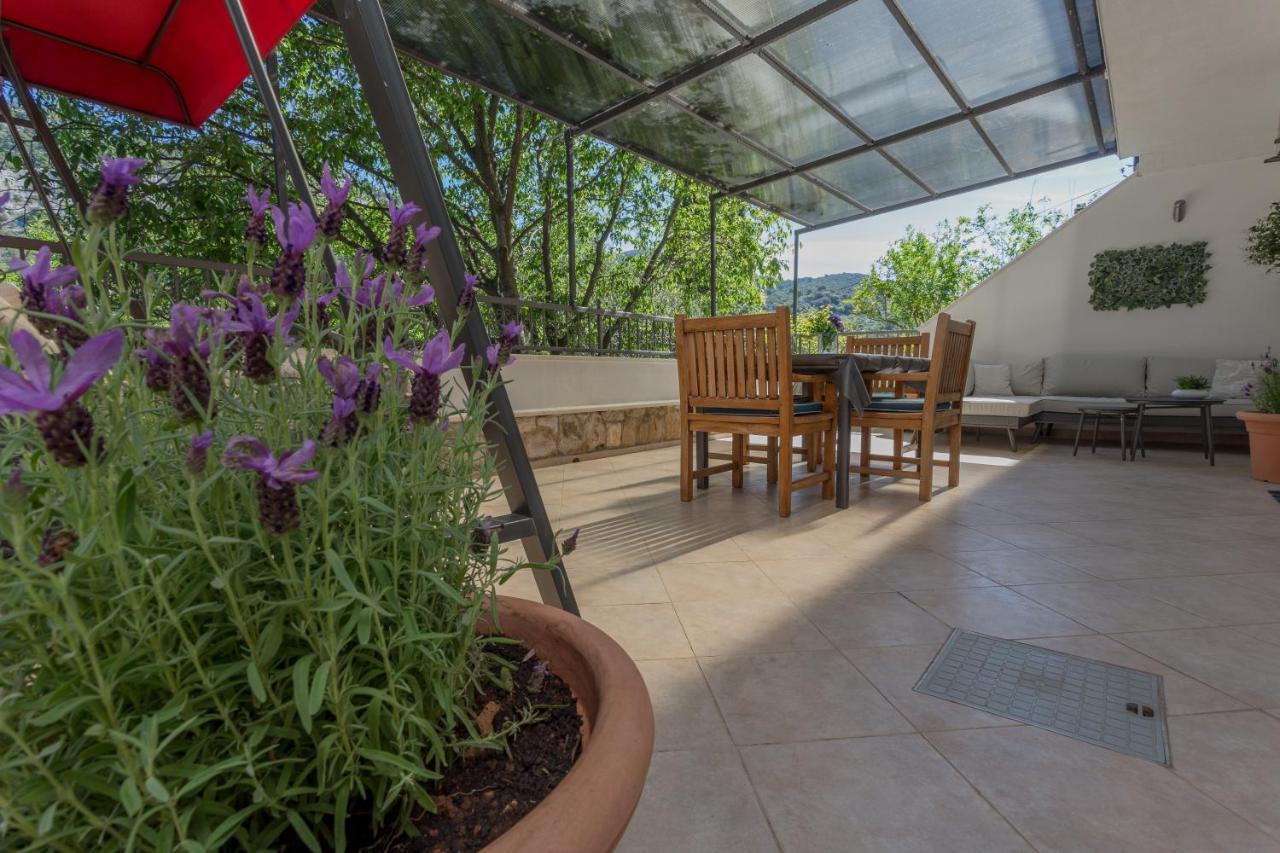 Mamma Mia Apartments-city Center Apartment Hvar Town