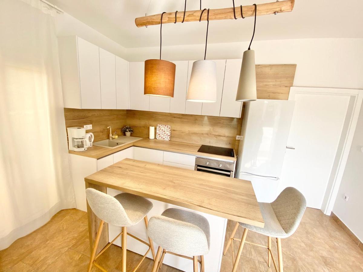 Mamma Mia Apartments-city Center Apartment Hvar Town
