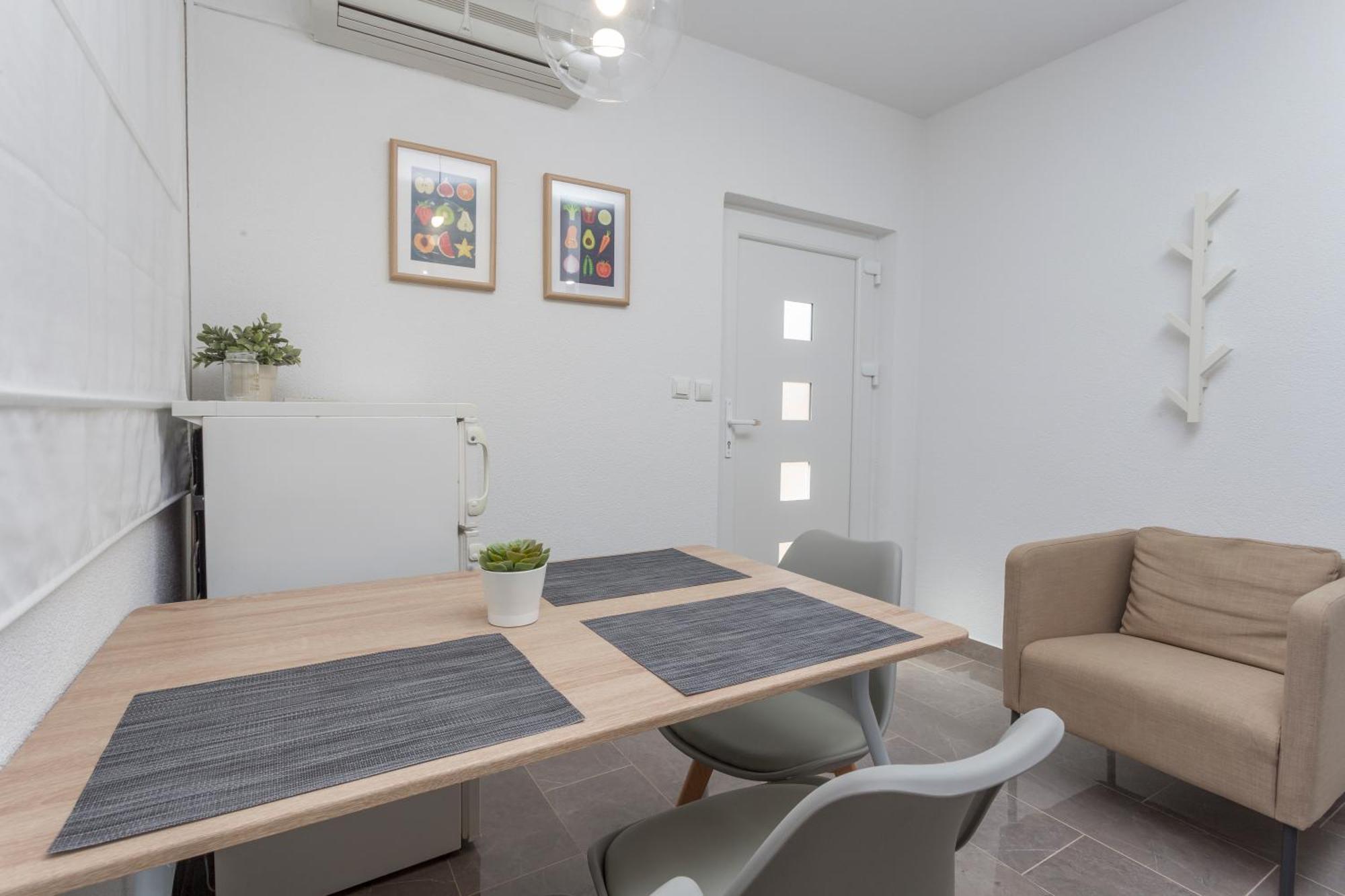 Mamma Mia Apartments-city Center Apartment Hvar Town