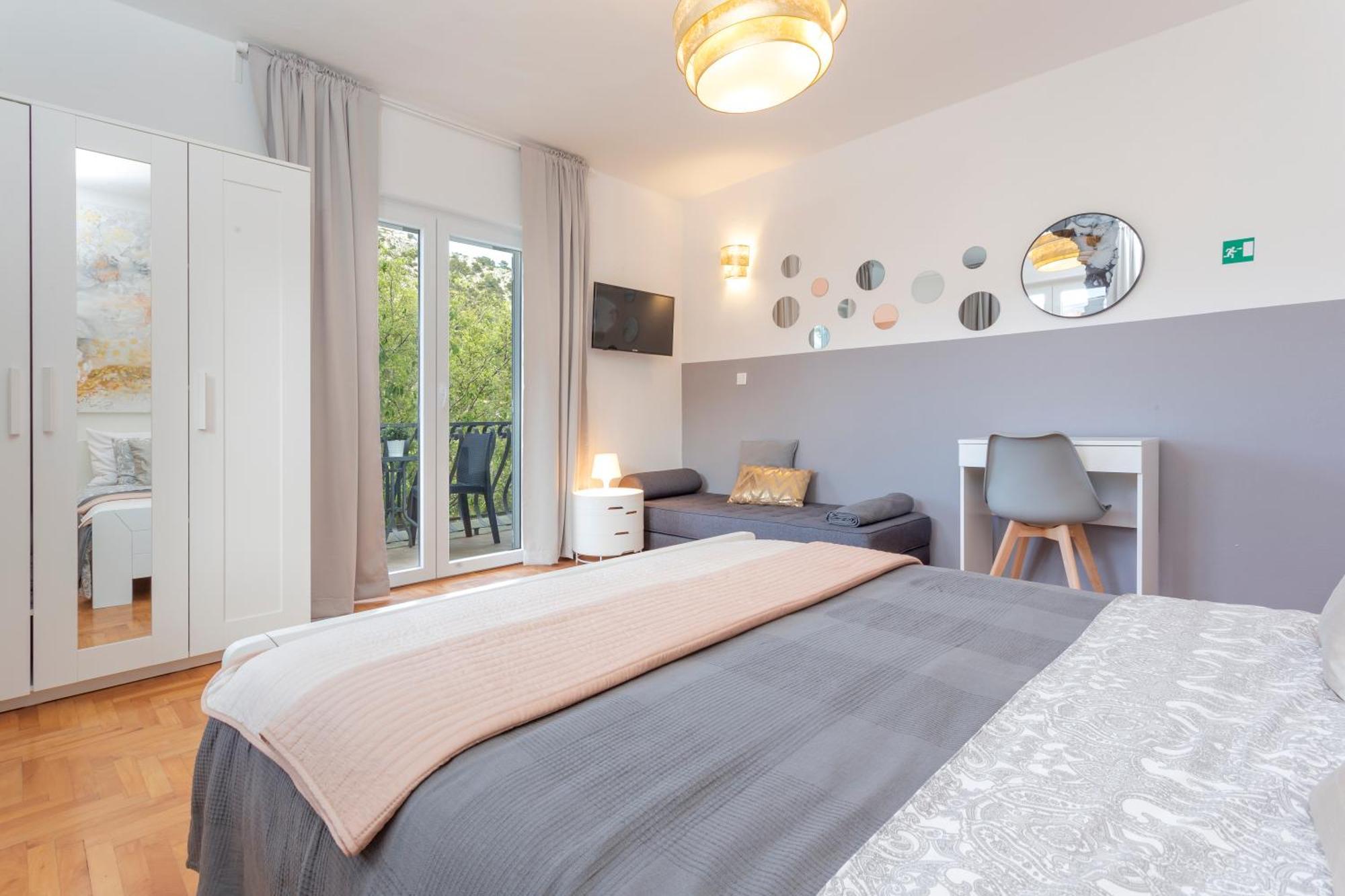 Mamma Mia Apartments-city Center Apartment Hvar Town