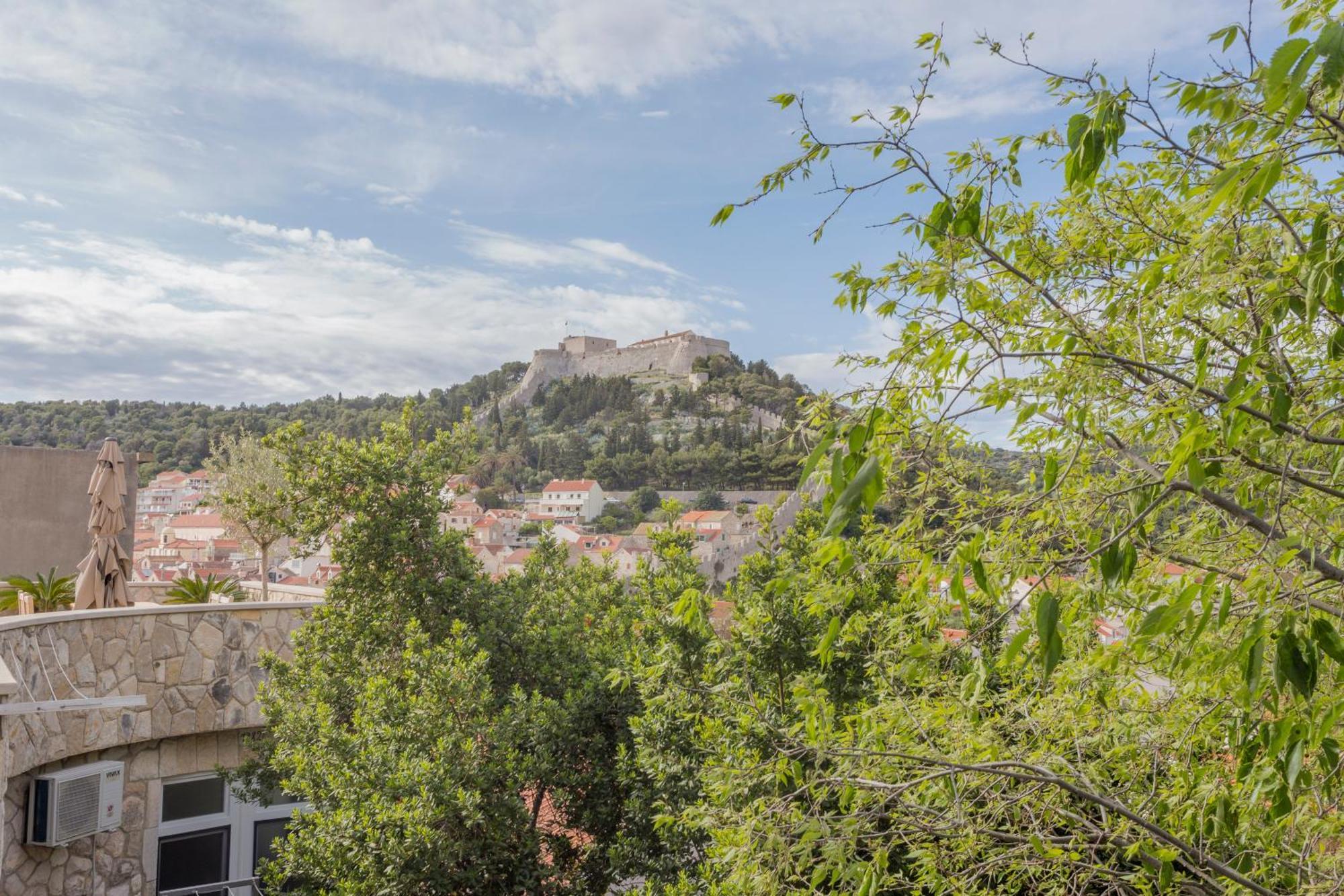 Mamma Mia Apartments-city Center Apartment Hvar Town