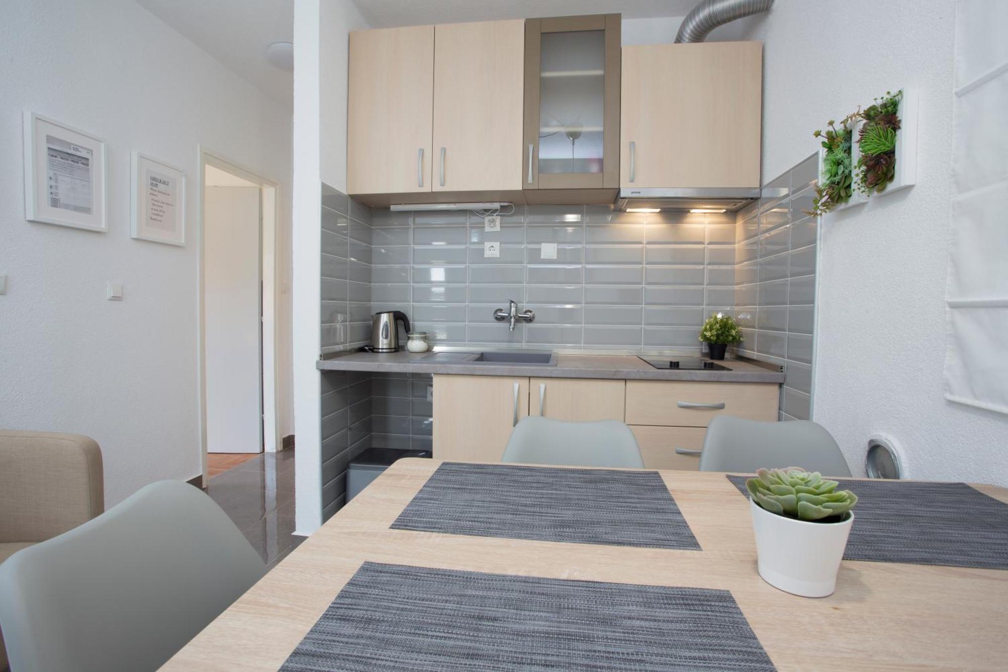 Mamma Mia Apartments-city Center Apartment